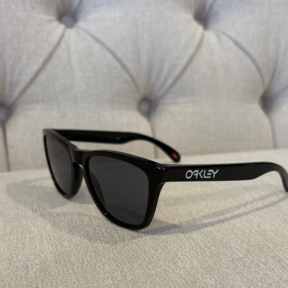 Oakley Black Sunglasses with Pink Case main image 5